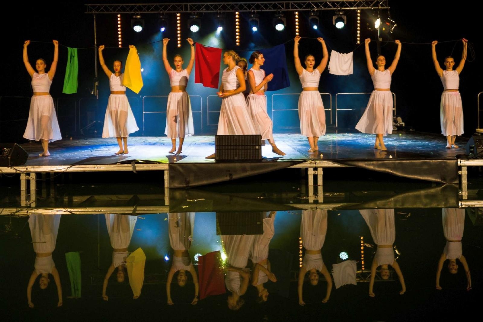 Zdjęcie w galerii na portalu naszraciborz.pl: Ach co to był za wieczór! Widowisko na wodzie na bis [FOTO] wiadomości z regionu