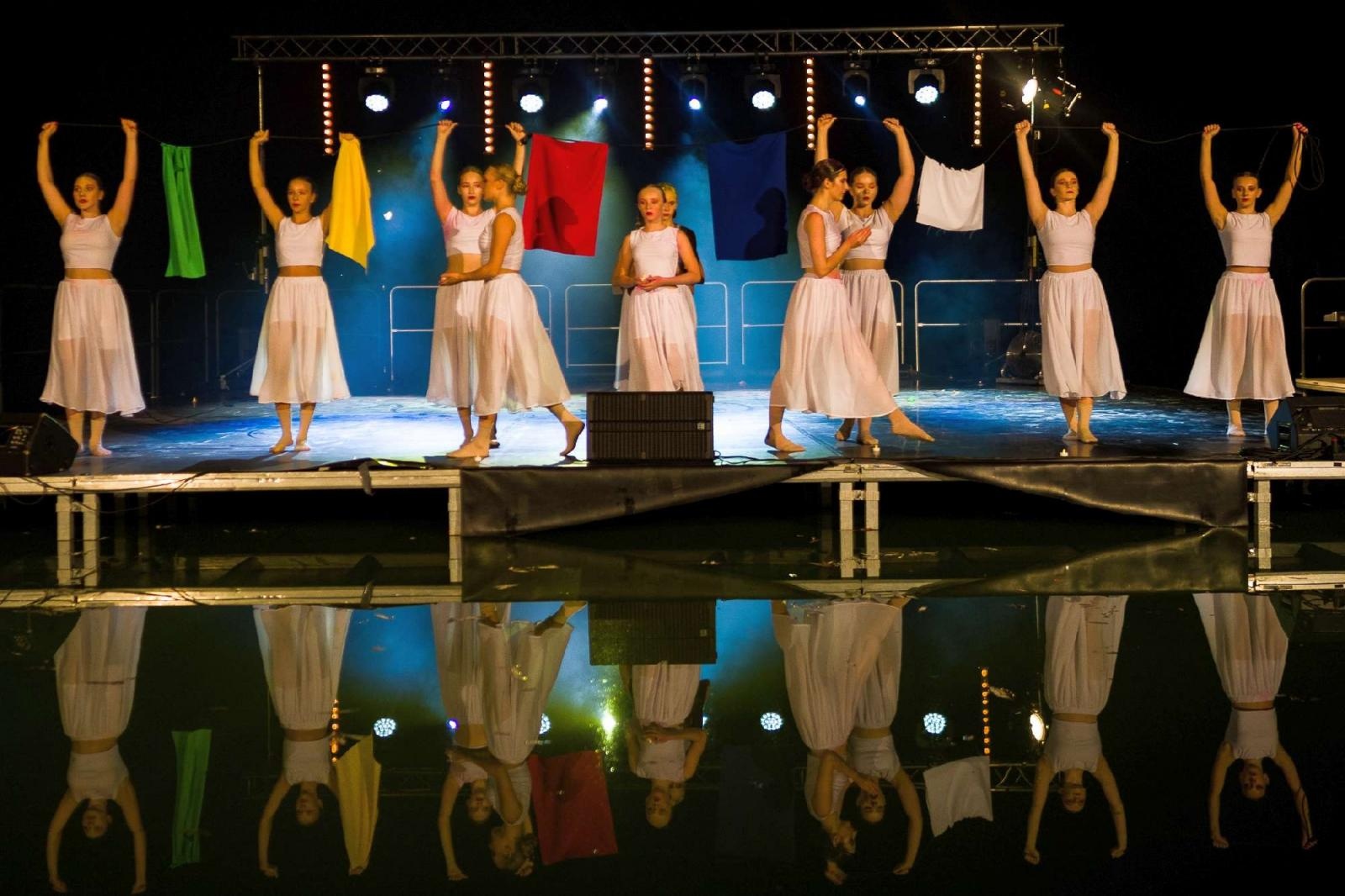 Zdjęcie w galerii na portalu naszraciborz.pl: Ach co to był za wieczór! Widowisko na wodzie na bis [FOTO] wiadomości z regionu