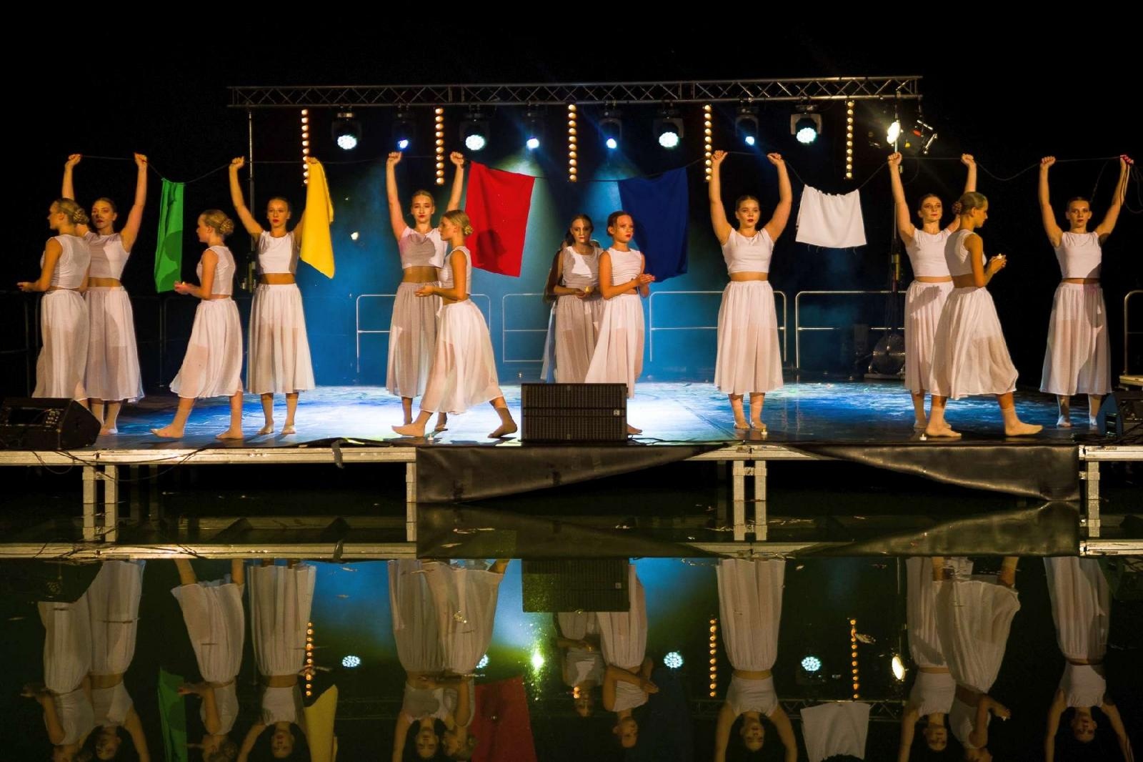 Zdjęcie w galerii na portalu naszraciborz.pl: Ach co to był za wieczór! Widowisko na wodzie na bis [FOTO] wiadomości z regionu