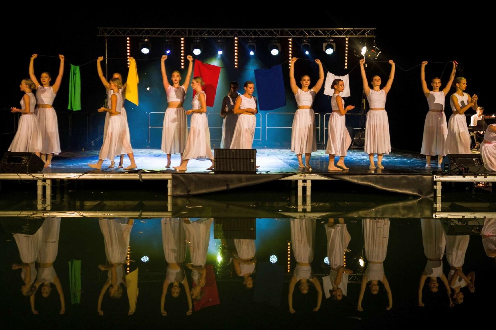Zdjęcie w galerii na portalu naszraciborz.pl: Ach co to był za wieczór! Widowisko na wodzie na bis [FOTO] wiadomości z regionu