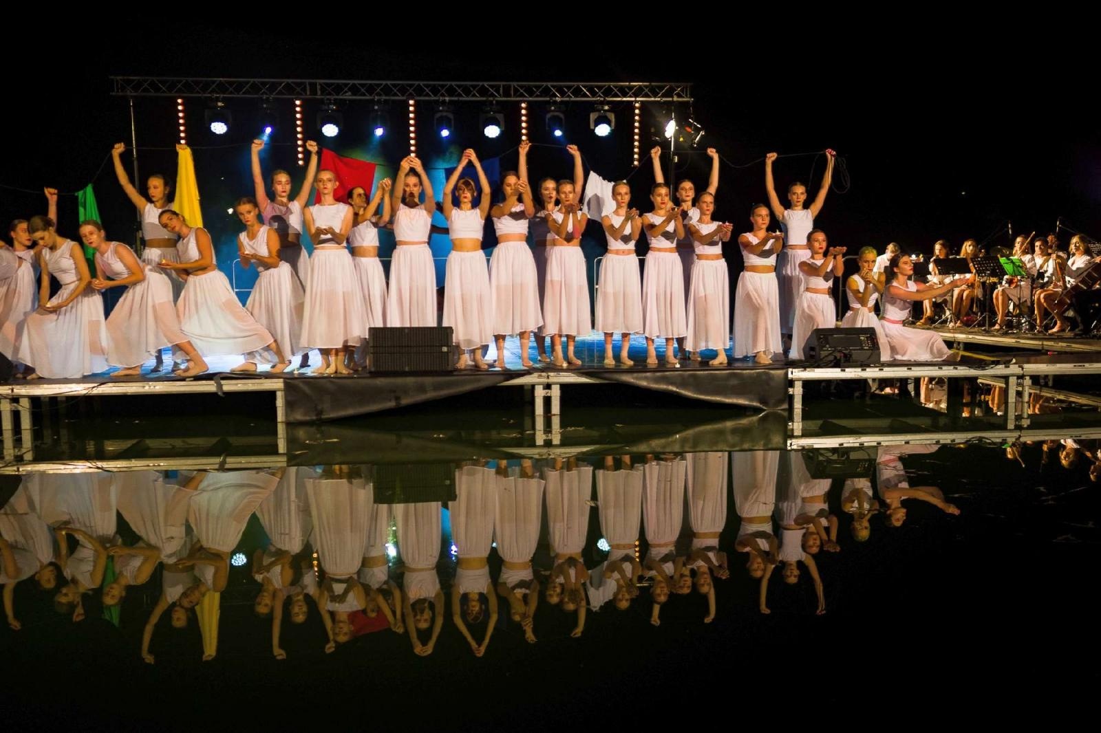 Zdjęcie w galerii na portalu naszraciborz.pl: Ach co to był za wieczór! Widowisko na wodzie na bis [FOTO] wiadomości z regionu