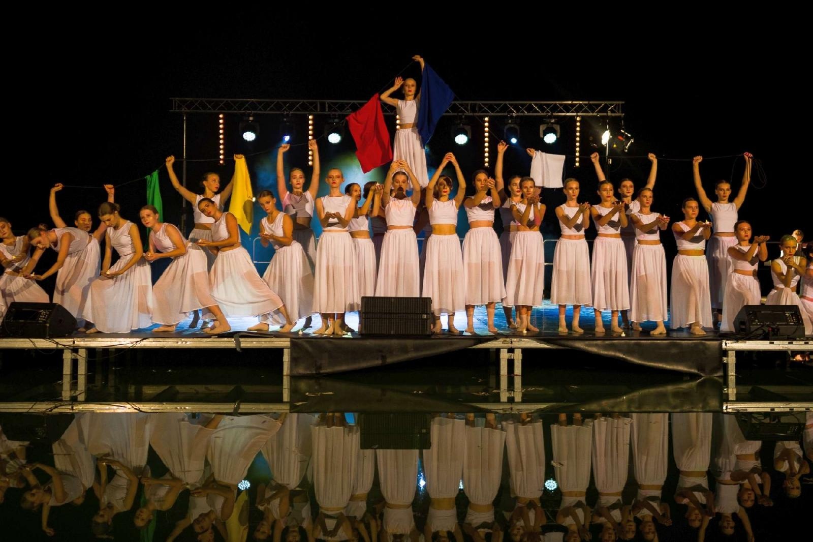 Zdjęcie w galerii na portalu naszraciborz.pl: Ach co to był za wieczór! Widowisko na wodzie na bis [FOTO] wiadomości z regionu