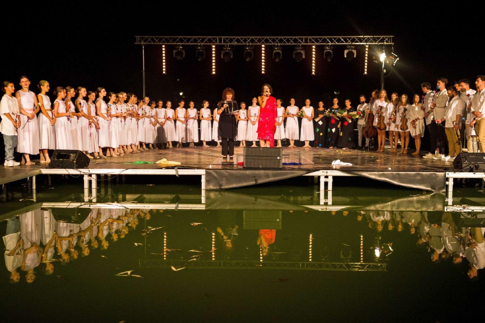 Zdjęcie w galerii na portalu naszraciborz.pl: Ach co to był za wieczór! Widowisko na wodzie na bis [FOTO] wiadomości z regionu