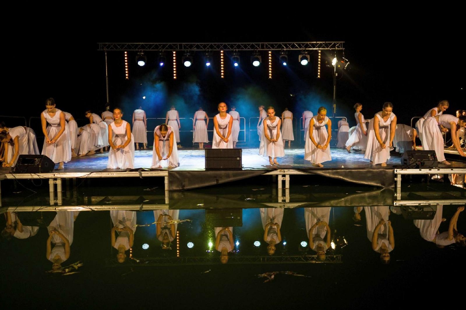 Zdjęcie w galerii na portalu naszraciborz.pl: Ach co to był za wieczór! Widowisko na wodzie na bis [FOTO] wiadomości z regionu