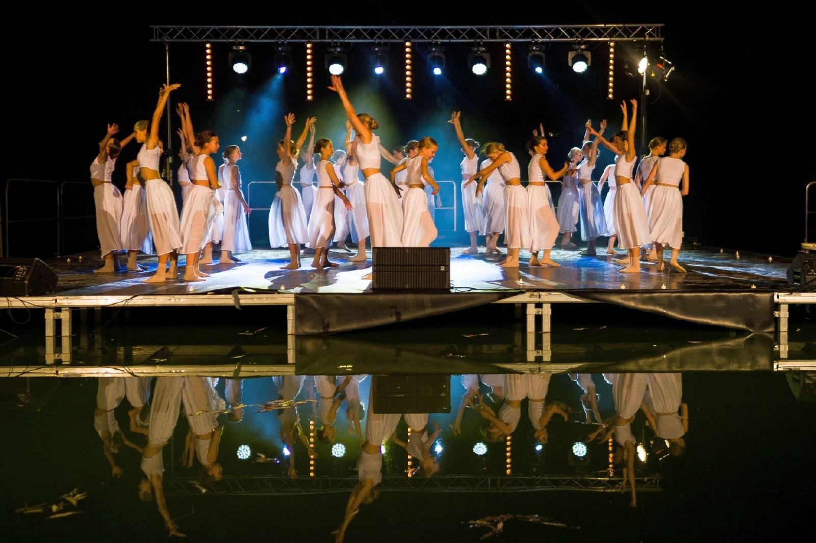 Zdjęcie w galerii na portalu naszraciborz.pl: Ach co to był za wieczór! Widowisko na wodzie na bis [FOTO] wiadomości z regionu