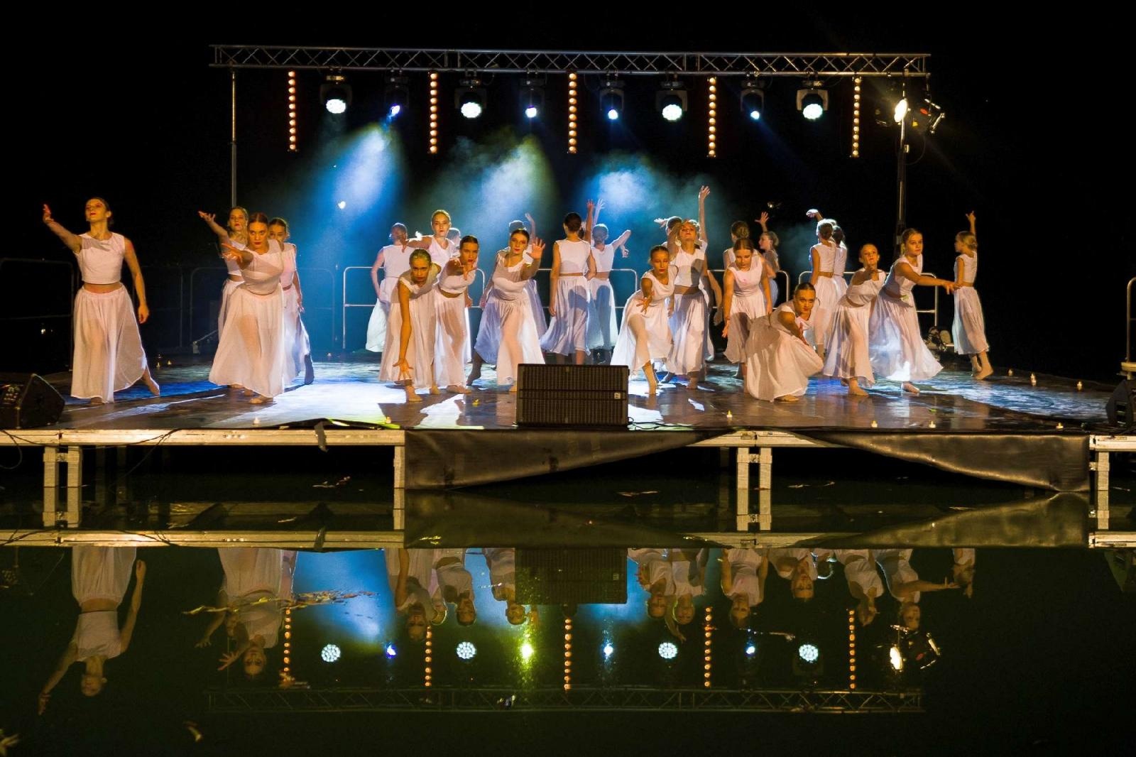 Zdjęcie w galerii na portalu naszraciborz.pl: Ach co to był za wieczór! Widowisko na wodzie na bis [FOTO] wiadomości z regionu