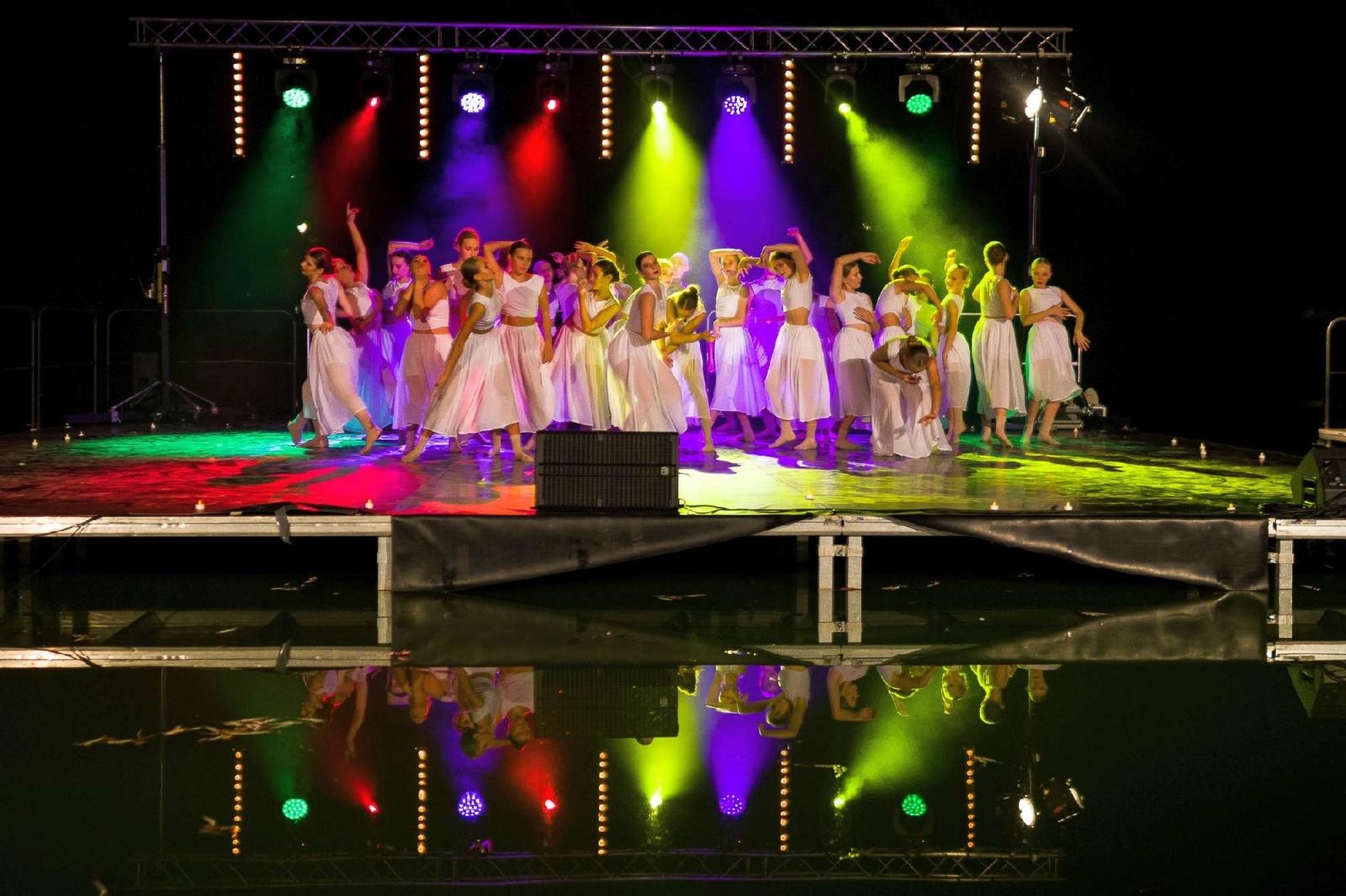 Zdjęcie w galerii na portalu naszraciborz.pl: Ach co to był za wieczór! Widowisko na wodzie na bis [FOTO] wiadomości z regionu