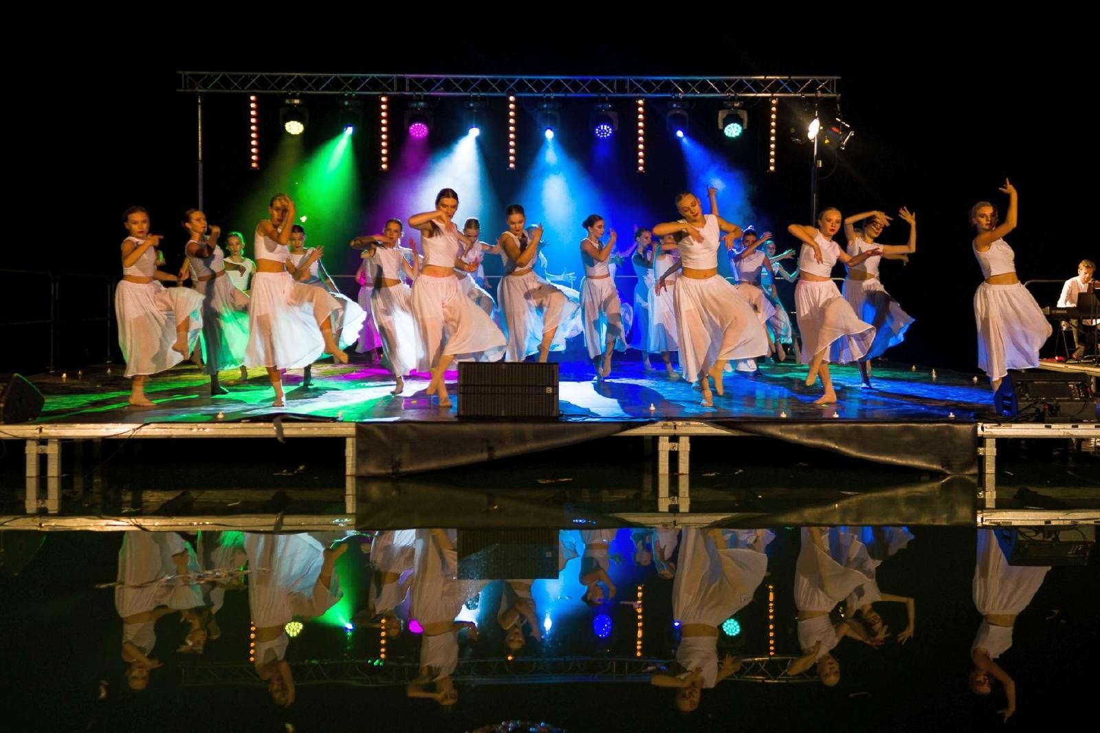 Zdjęcie w galerii na portalu naszraciborz.pl: Ach co to był za wieczór! Widowisko na wodzie na bis [FOTO] wiadomości z regionu