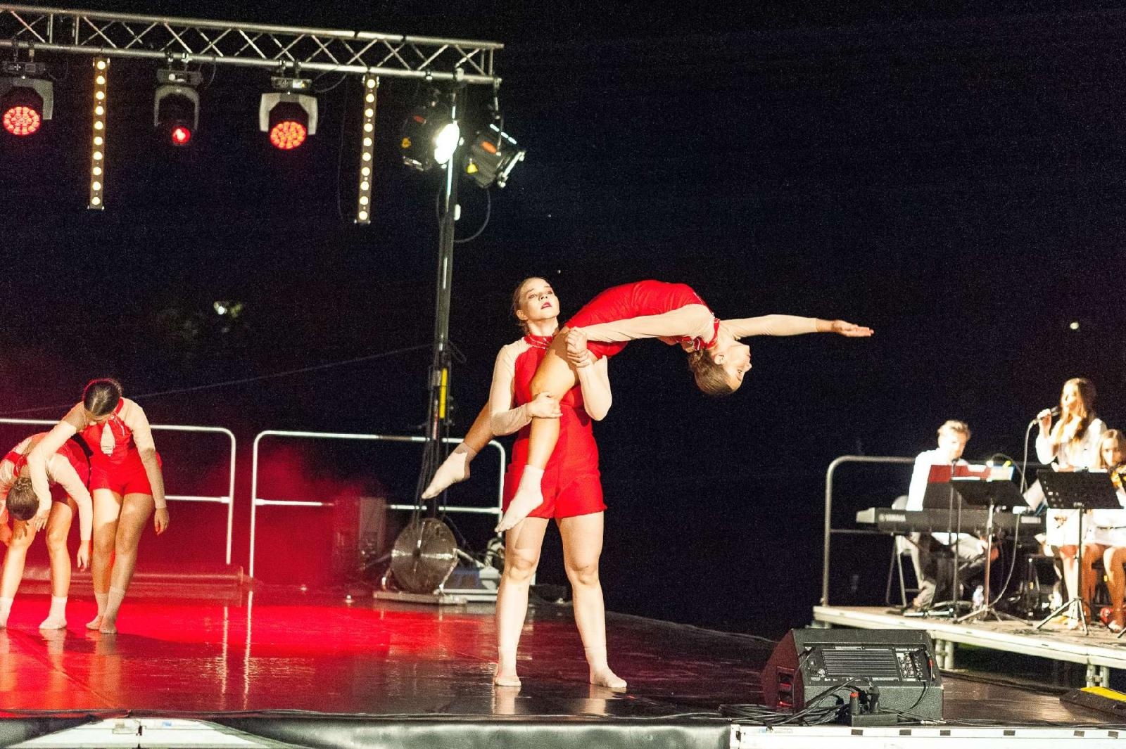 Zdjęcie w galerii na portalu naszraciborz.pl: Ach co to był za wieczór! Widowisko na wodzie na bis [FOTO] wiadomości z regionu