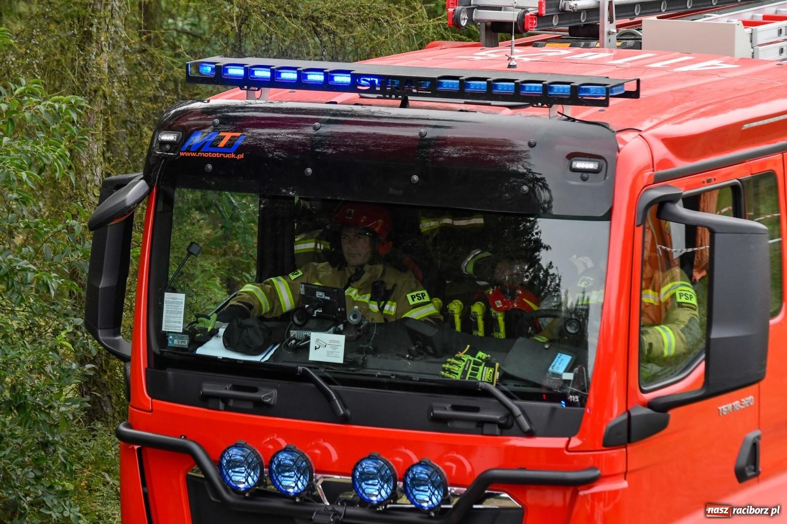 Zdjęcie w galerii na portalu naszraciborz.pl: Wielkie ogólnopolskie strażackie manewry w Kuźni Raciborskiej [FOTO i WIDEO] wiadomości z regionu
