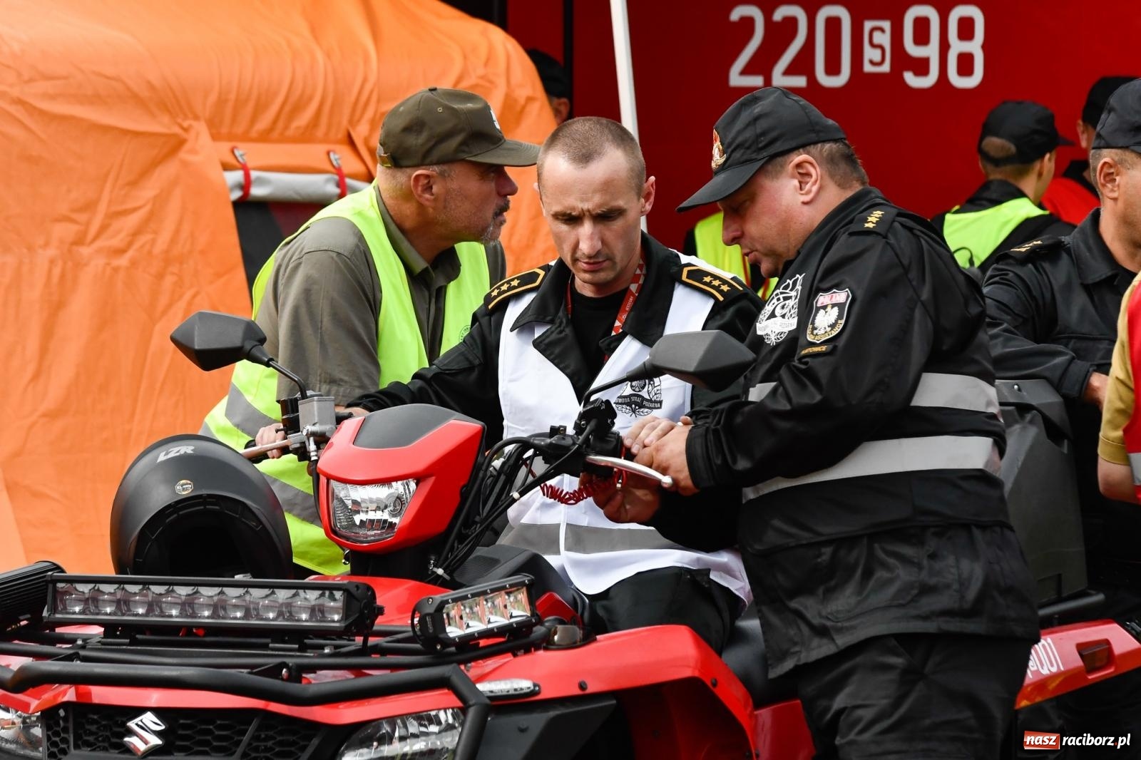 Zdjęcie w galerii na portalu naszraciborz.pl: Wielkie ogólnopolskie strażackie manewry w Kuźni Raciborskiej [FOTO i WIDEO] wiadomości z regionu