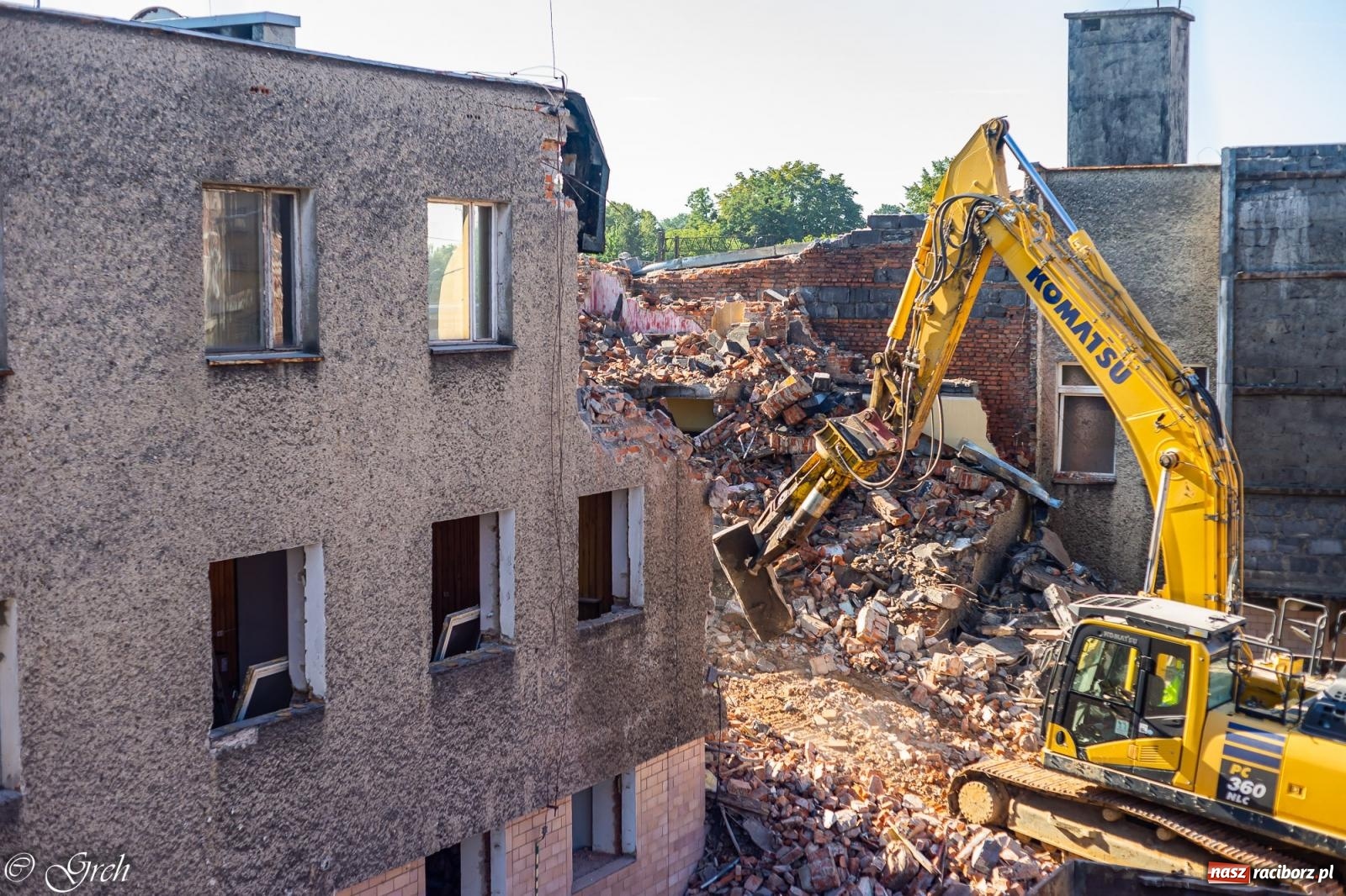Zdjęcie w galerii na portalu naszraciborz.pl: Rozpoczęła się rozbiórka starego dworca PKP w Raciborzu [FOTO i WIDEO] wiadomości z regionu