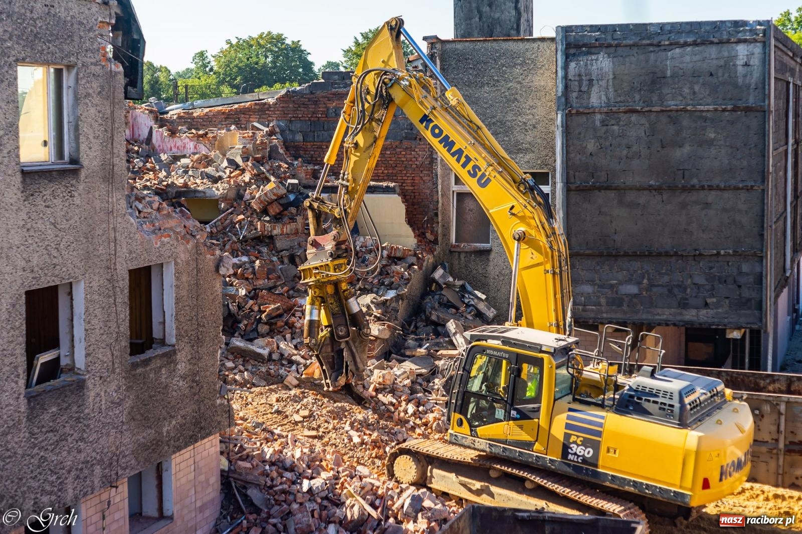 Zdjęcie w galerii na portalu naszraciborz.pl: Rozpoczęła się rozbiórka starego dworca PKP w Raciborzu [FOTO i WIDEO] wiadomości z regionu
