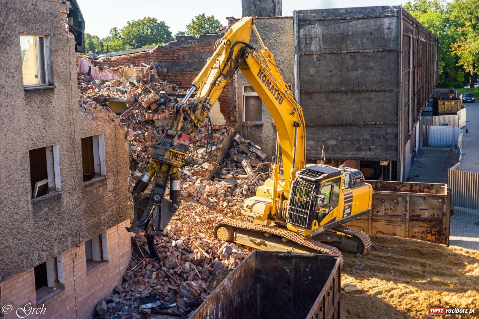 Zdjęcie w galerii na portalu naszraciborz.pl: Rozpoczęła się rozbiórka starego dworca PKP w Raciborzu [FOTO i WIDEO] wiadomości z regionu