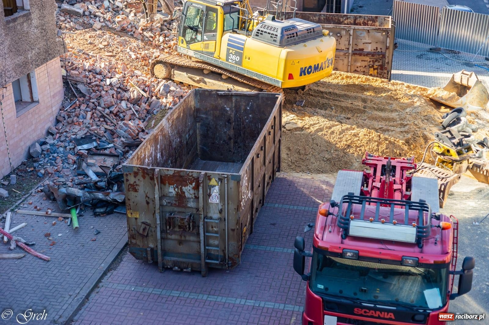 Zdjęcie w galerii na portalu naszraciborz.pl: Rozpoczęła się rozbiórka starego dworca PKP w Raciborzu [FOTO i WIDEO] wiadomości z regionu