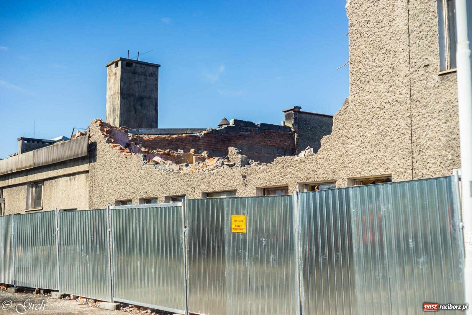 Zdjęcie w galerii na portalu naszraciborz.pl: Rozpoczęła się rozbiórka starego dworca PKP w Raciborzu [FOTO i WIDEO] wiadomości z regionu