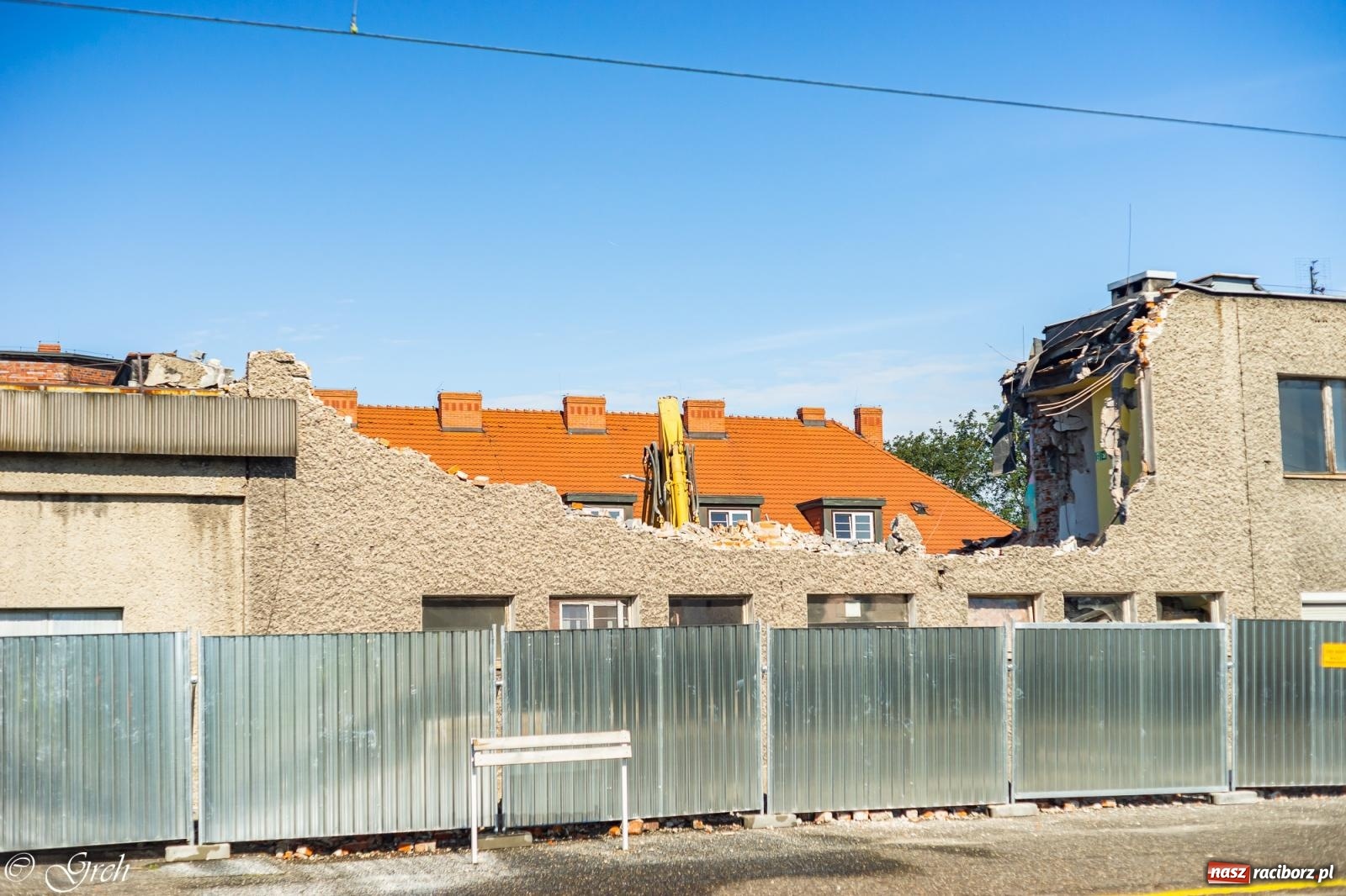 Zdjęcie w galerii na portalu naszraciborz.pl: Rozpoczęła się rozbiórka starego dworca PKP w Raciborzu [FOTO i WIDEO] wiadomości z regionu
