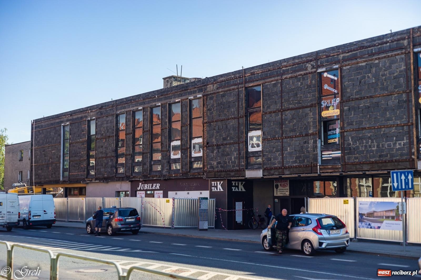Zdjęcie w galerii na portalu naszraciborz.pl: Rozpoczęła się rozbiórka starego dworca PKP w Raciborzu [FOTO i WIDEO] wiadomości z regionu