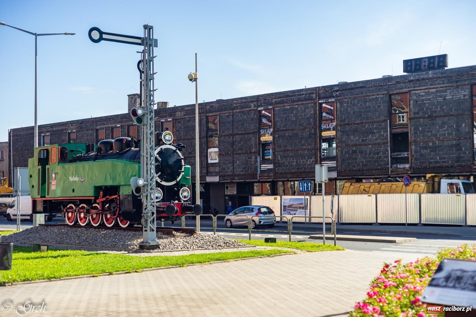 Zdjęcie w galerii na portalu naszraciborz.pl: Rozpoczęła się rozbiórka starego dworca PKP w Raciborzu [FOTO i WIDEO] wiadomości z regionu
