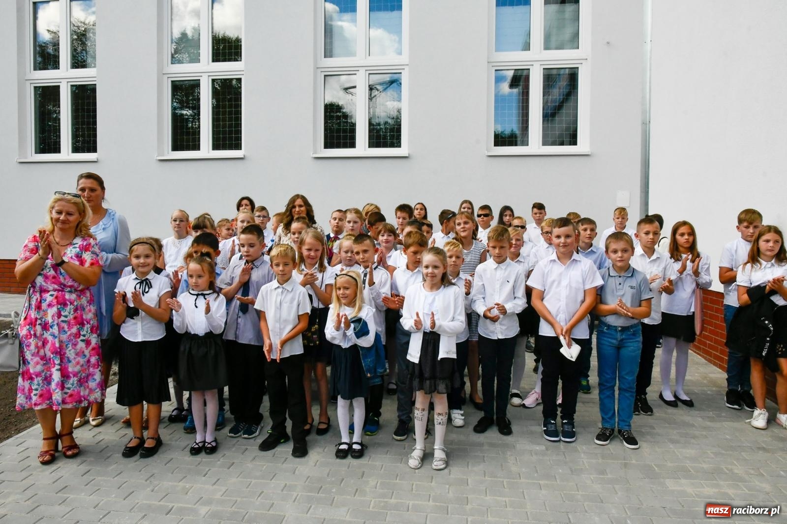 Zdjęcie w galerii na portalu naszraciborz.pl: W Rzuchowie otwarto nowy budynek szkolno-przedszkolny [FOTO i WIDEO] wiadomości z regionu