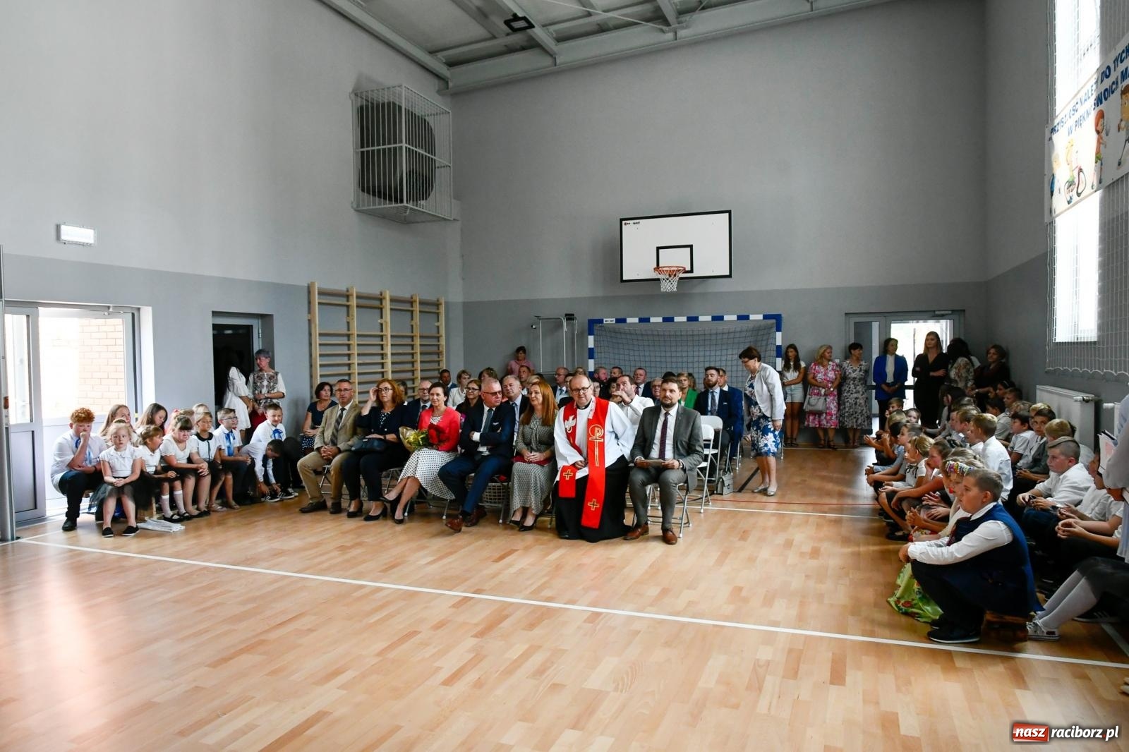 Zdjęcie w galerii na portalu naszraciborz.pl: W Rzuchowie otwarto nowy budynek szkolno-przedszkolny [FOTO i WIDEO] wiadomości z regionu