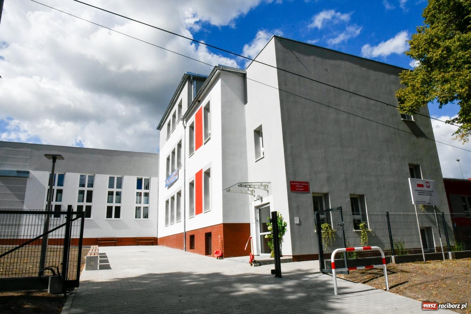 Zdjęcie w galerii na portalu naszraciborz.pl: W Rzuchowie otwarto nowy budynek szkolno-przedszkolny [FOTO i WIDEO] wiadomości z regionu