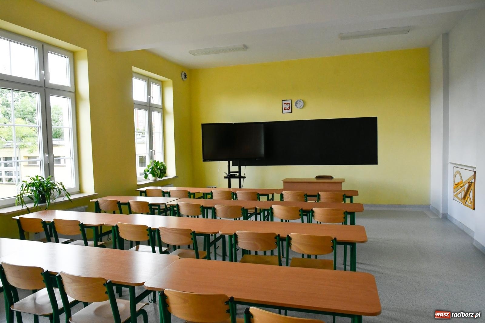 Zdjęcie w galerii na portalu naszraciborz.pl: Diecezjalne LO w Raciborzu wróciło do swojego budynku [FOTO i WIDEO] wiadomości z regionu