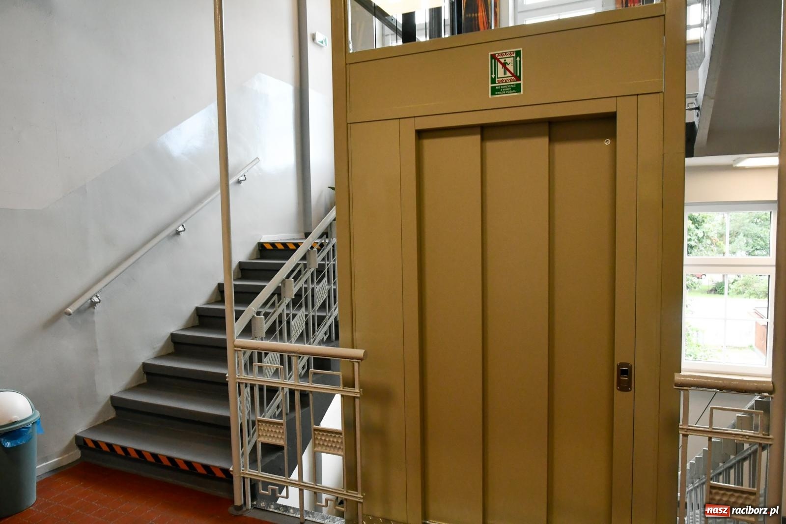 Zdjęcie w galerii na portalu naszraciborz.pl: Diecezjalne LO w Raciborzu wróciło do swojego budynku [FOTO i WIDEO] wiadomości z regionu