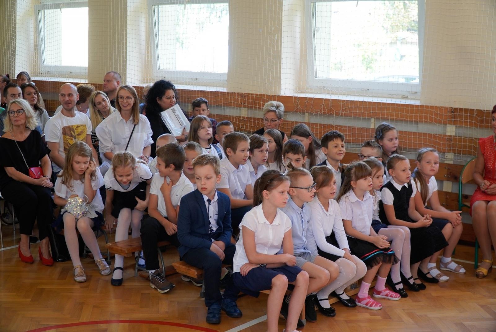 Zdjęcie w galerii na portalu naszraciborz.pl: Wakacji nadszedł kres. Na Płoni przywitano nowy rok szkolny [FOTO i WIDEO] wiadomości z regionu