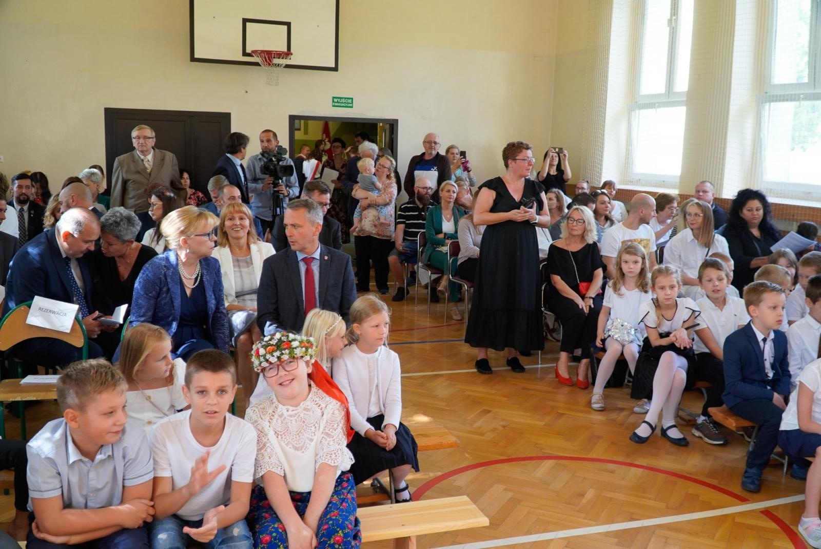 Zdjęcie w galerii na portalu naszraciborz.pl: Wakacji nadszedł kres. Na Płoni przywitano nowy rok szkolny [FOTO i WIDEO] wiadomości z regionu