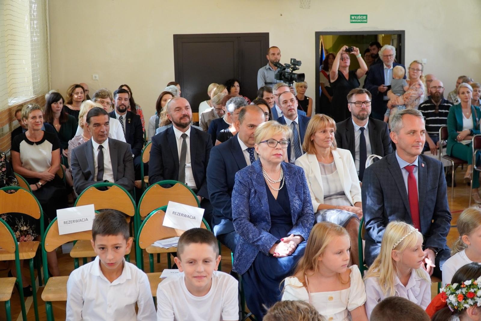 Zdjęcie w galerii na portalu naszraciborz.pl: Wakacji nadszedł kres. Na Płoni przywitano nowy rok szkolny [FOTO i WIDEO] wiadomości z regionu