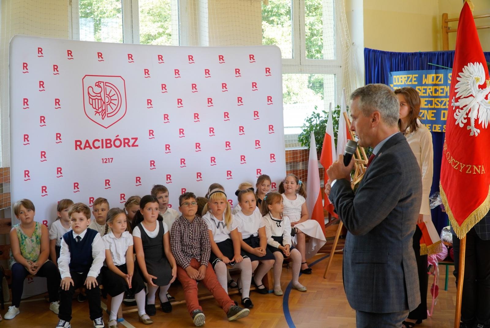 Zdjęcie w galerii na portalu naszraciborz.pl: Wakacji nadszedł kres. Na Płoni przywitano nowy rok szkolny [FOTO i WIDEO] wiadomości z regionu