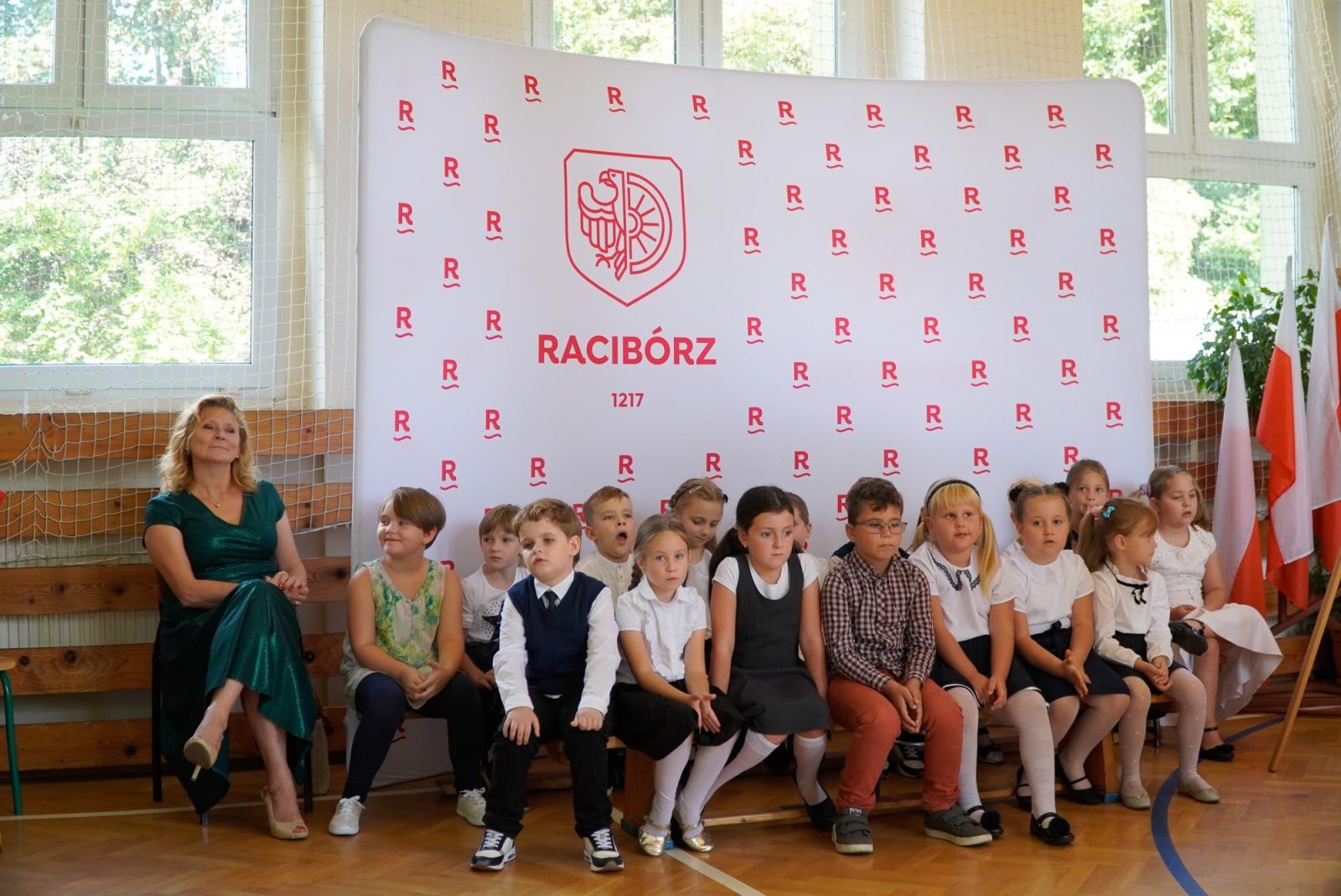 Zdjęcie w galerii na portalu naszraciborz.pl: Wakacji nadszedł kres. Na Płoni przywitano nowy rok szkolny [FOTO i WIDEO] wiadomości z regionu