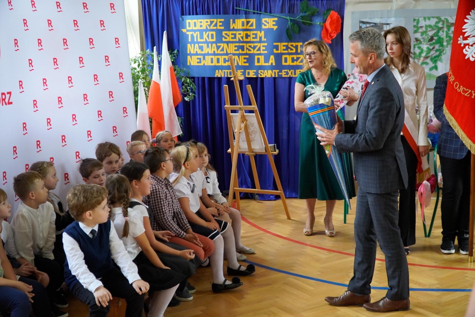 Zdjęcie w galerii na portalu naszraciborz.pl: Wakacji nadszedł kres. Na Płoni przywitano nowy rok szkolny [FOTO i WIDEO] wiadomości z regionu