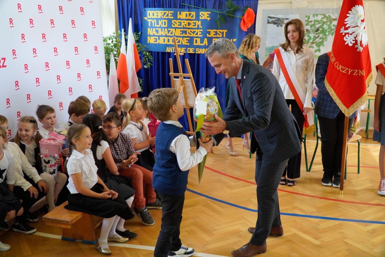 Zdjęcie w galerii na portalu naszraciborz.pl: Wakacji nadszedł kres. Na Płoni przywitano nowy rok szkolny [FOTO i WIDEO] wiadomości z regionu