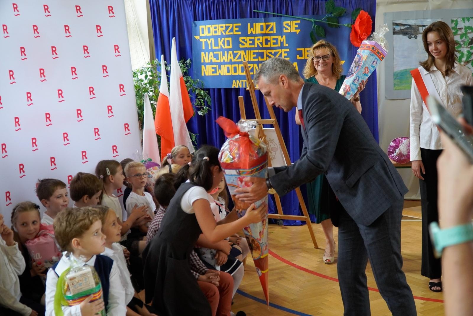 Zdjęcie w galerii na portalu naszraciborz.pl: Wakacji nadszedł kres. Na Płoni przywitano nowy rok szkolny [FOTO i WIDEO] wiadomości z regionu