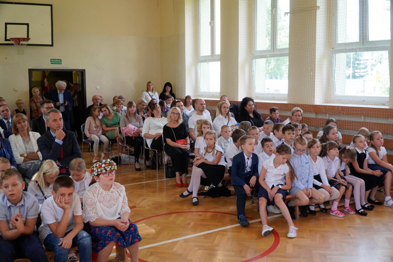 Zdjęcie w galerii na portalu naszraciborz.pl: Wakacji nadszedł kres. Na Płoni przywitano nowy rok szkolny [FOTO i WIDEO] wiadomości z regionu