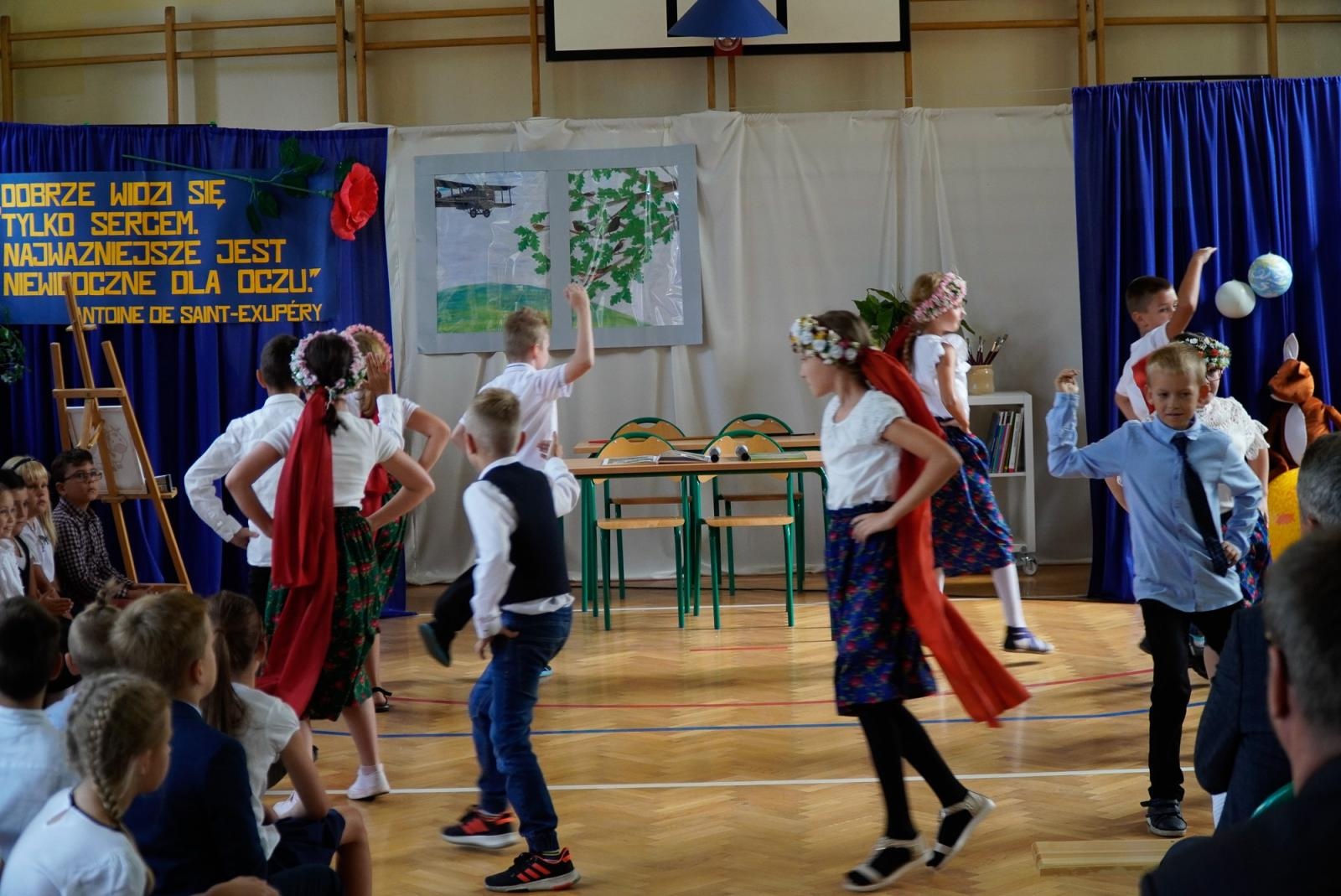 Zdjęcie w galerii na portalu naszraciborz.pl: Wakacji nadszedł kres. Na Płoni przywitano nowy rok szkolny [FOTO i WIDEO] wiadomości z regionu