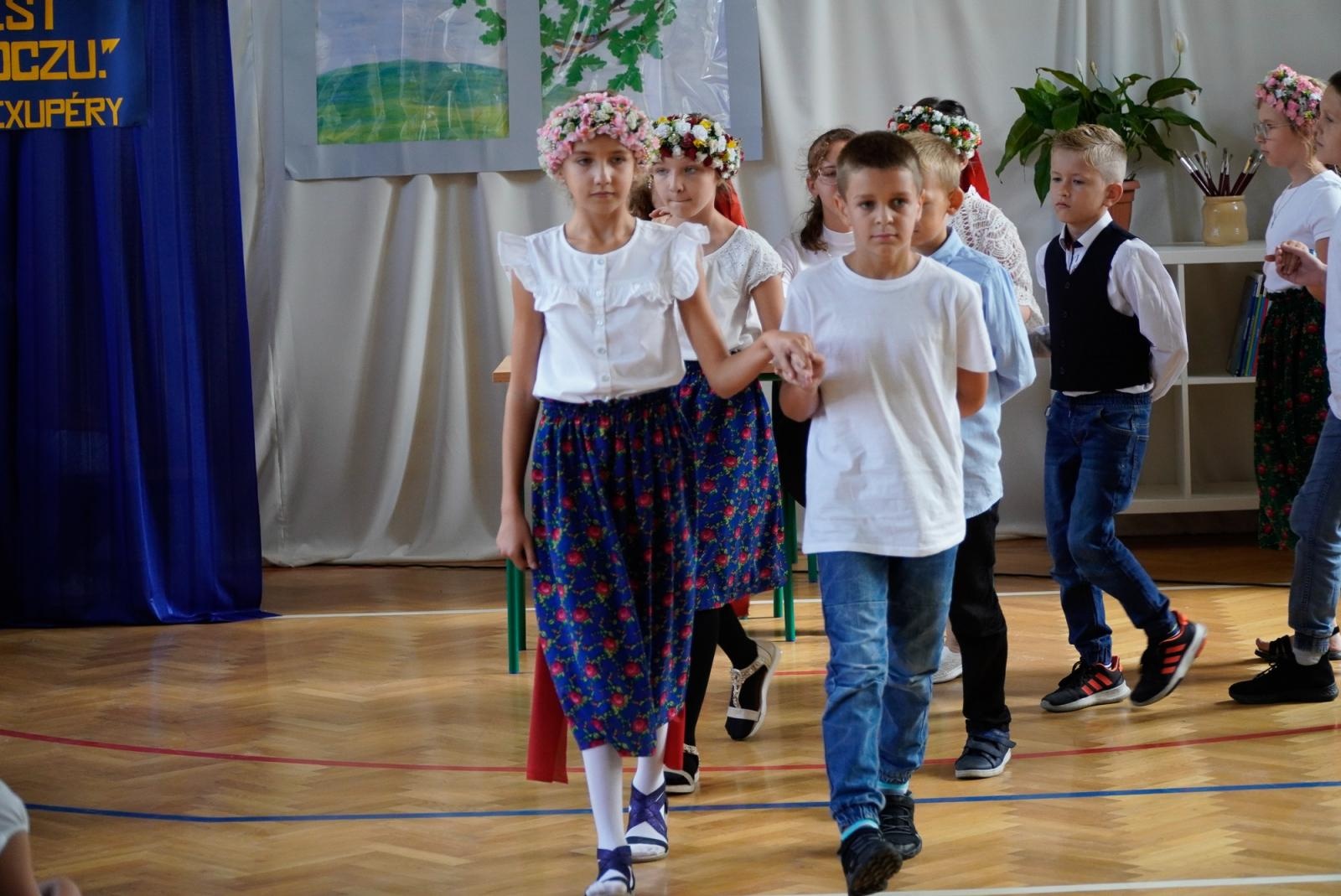 Zdjęcie w galerii na portalu naszraciborz.pl: Wakacji nadszedł kres. Na Płoni przywitano nowy rok szkolny [FOTO i WIDEO] wiadomości z regionu