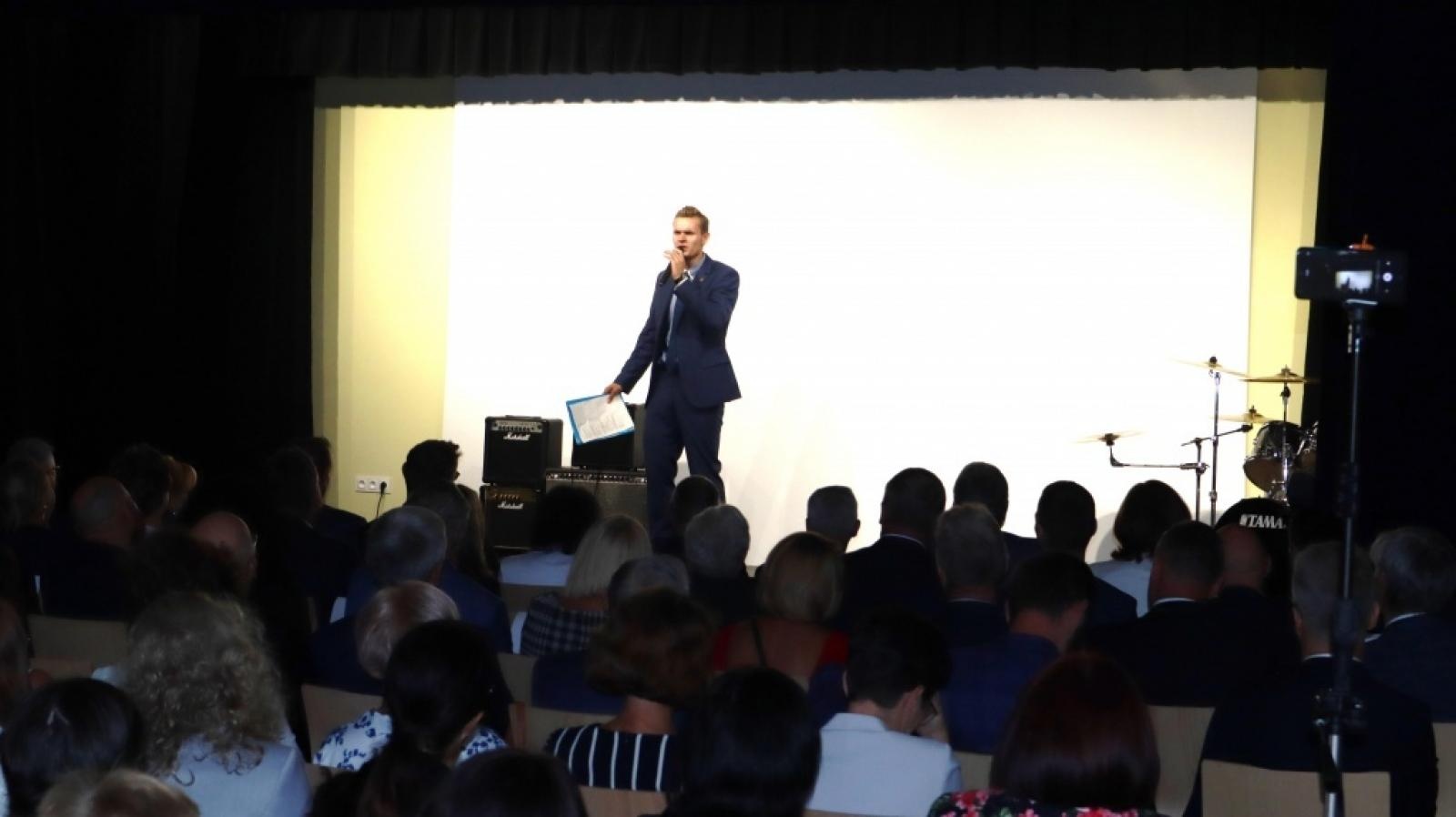 Zdjęcie w galerii na portalu naszraciborz.pl: Powiatowa Inauguracja Roku Szkolnego 2022/2023 w Mechaniku [FOTO i WIDEO] wiadomości z regionu