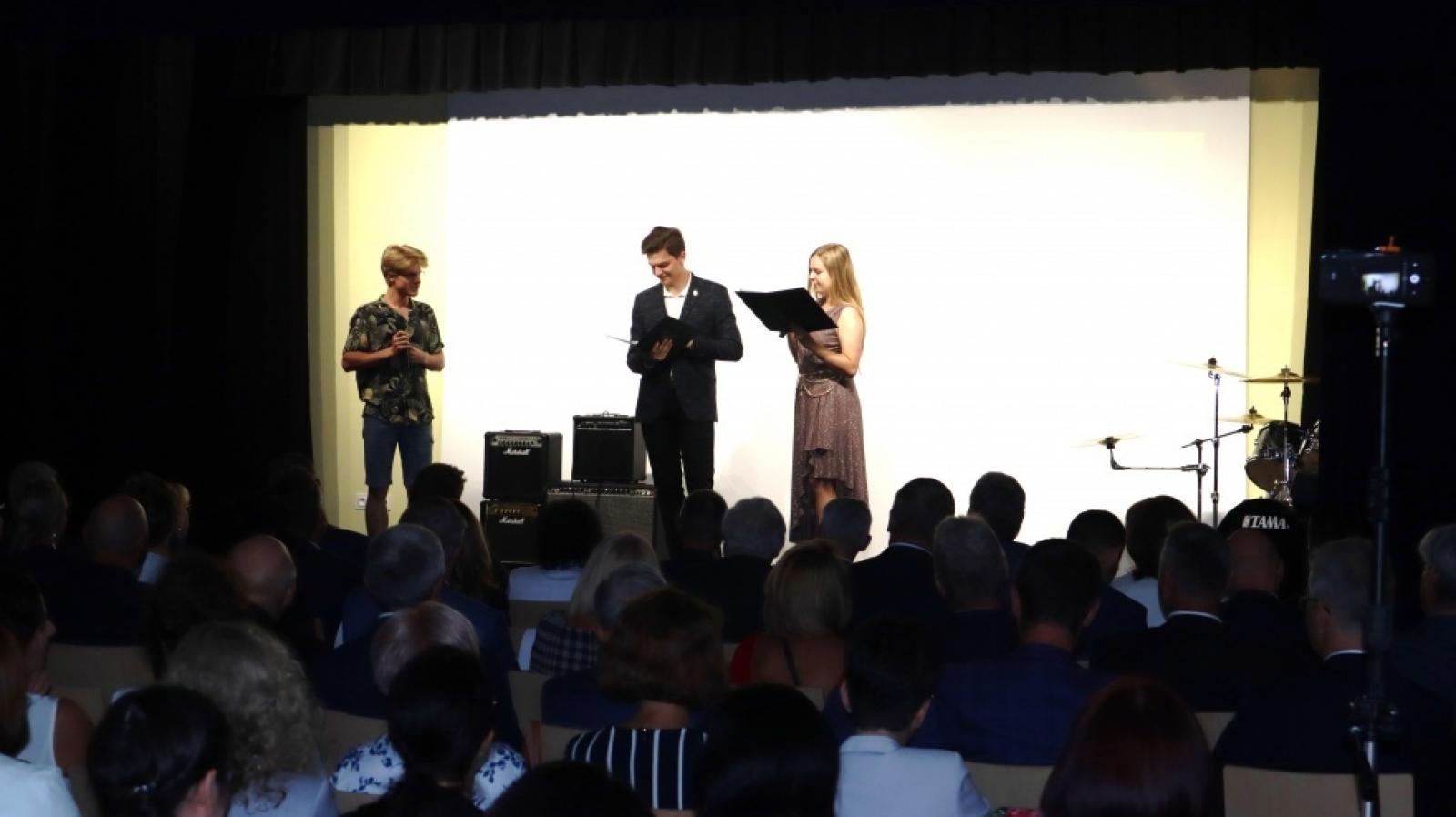Zdjęcie w galerii na portalu naszraciborz.pl: Powiatowa Inauguracja Roku Szkolnego 2022/2023 w Mechaniku [FOTO i WIDEO] wiadomości z regionu