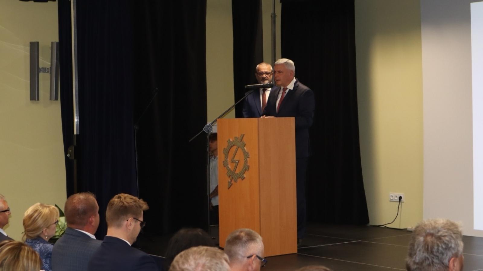 Zdjęcie w galerii na portalu naszraciborz.pl: Powiatowa Inauguracja Roku Szkolnego 2022/2023 w Mechaniku [FOTO i WIDEO] wiadomości z regionu