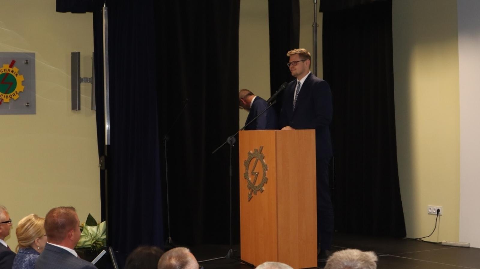 Zdjęcie w galerii na portalu naszraciborz.pl: Powiatowa Inauguracja Roku Szkolnego 2022/2023 w Mechaniku [FOTO i WIDEO] wiadomości z regionu