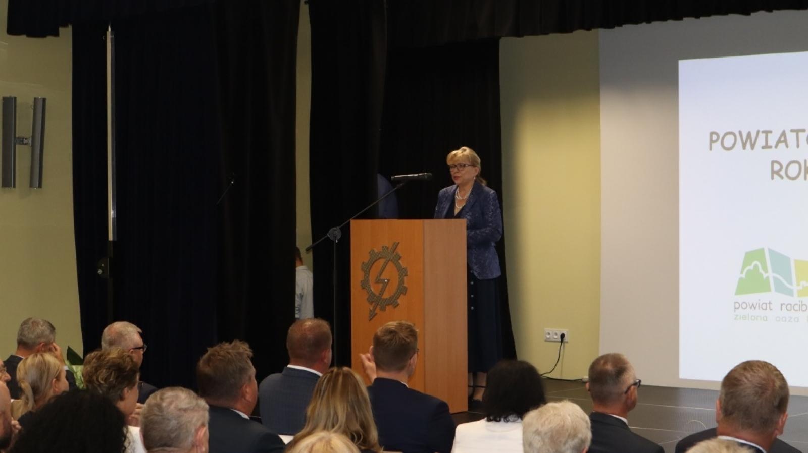 Zdjęcie w galerii na portalu naszraciborz.pl: Powiatowa Inauguracja Roku Szkolnego 2022/2023 w Mechaniku [FOTO i WIDEO] wiadomości z regionu