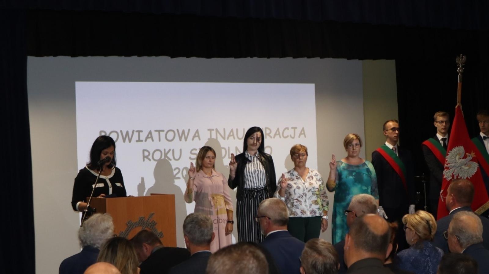 Zdjęcie w galerii na portalu naszraciborz.pl: Powiatowa Inauguracja Roku Szkolnego 2022/2023 w Mechaniku [FOTO i WIDEO] wiadomości z regionu