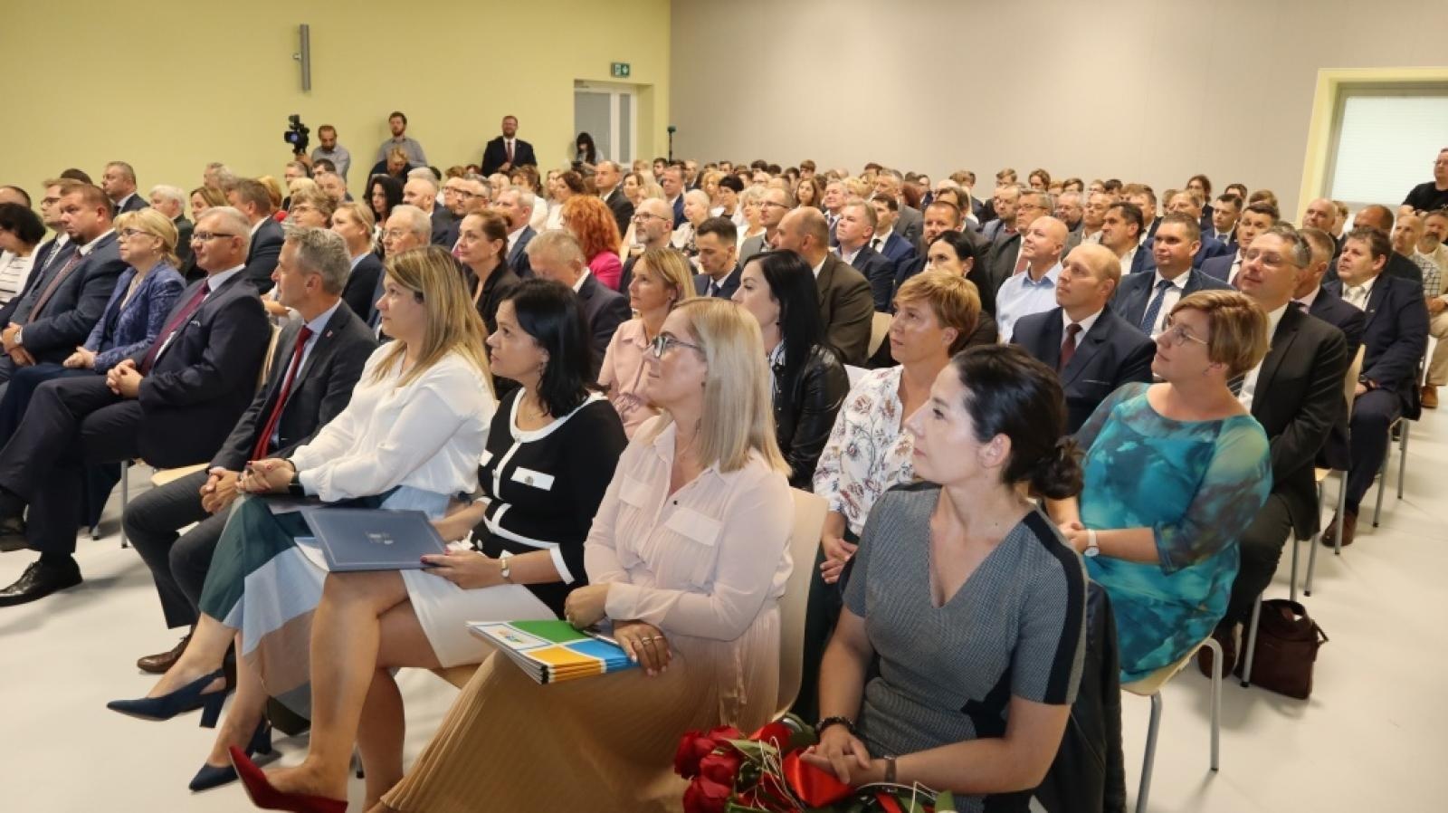 Zdjęcie w galerii na portalu naszraciborz.pl: Powiatowa Inauguracja Roku Szkolnego 2022/2023 w Mechaniku [FOTO i WIDEO] wiadomości z regionu