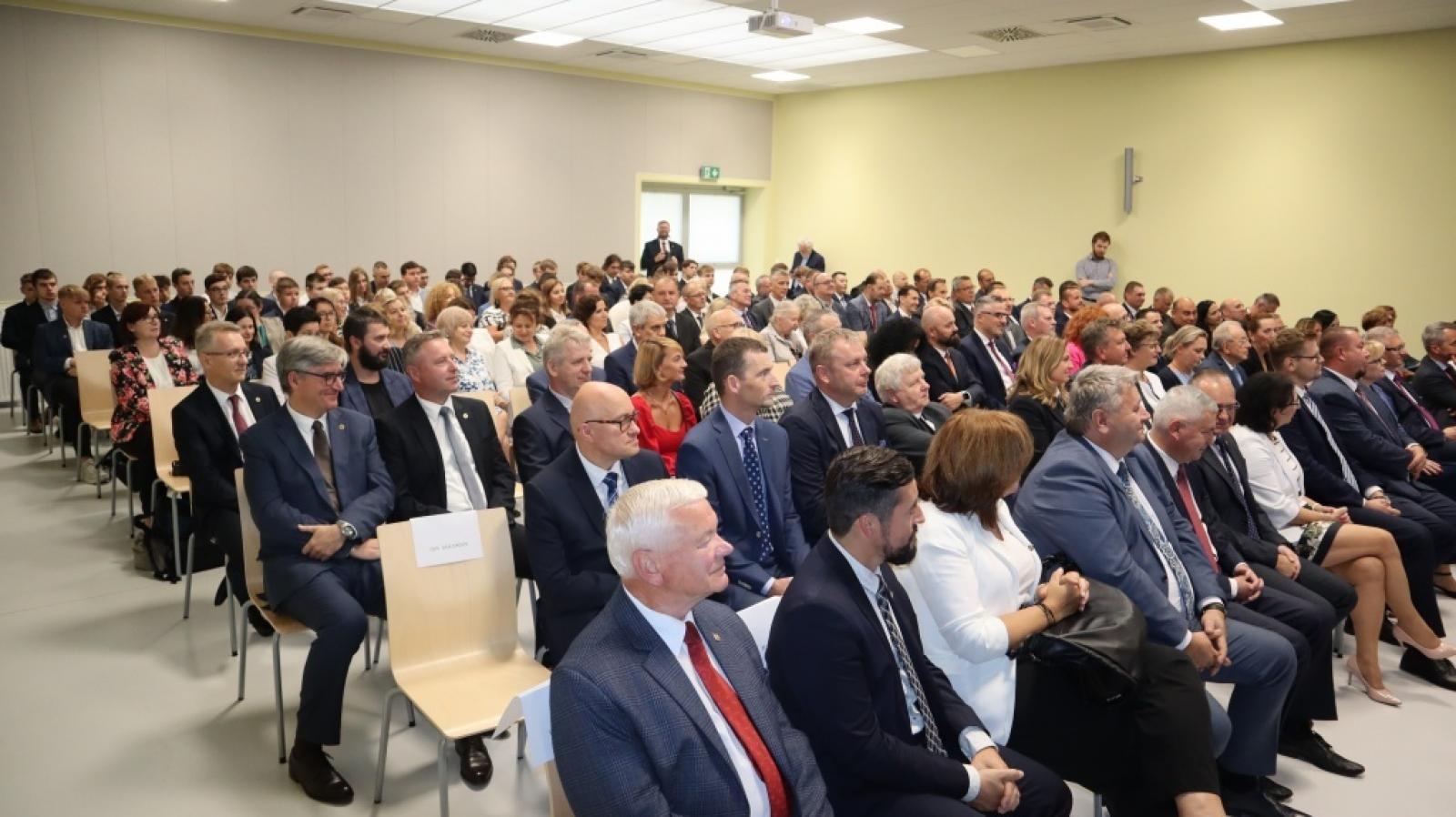 Zdjęcie w galerii na portalu naszraciborz.pl: Powiatowa Inauguracja Roku Szkolnego 2022/2023 w Mechaniku [FOTO i WIDEO] wiadomości z regionu