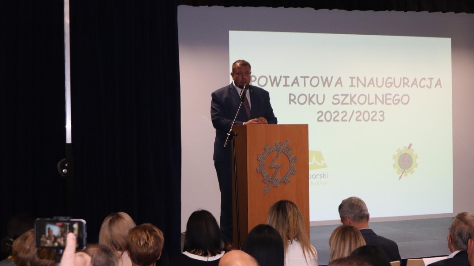 Zdjęcie w galerii na portalu naszraciborz.pl: Powiatowa Inauguracja Roku Szkolnego 2022/2023 w Mechaniku [FOTO i WIDEO] wiadomości z regionu