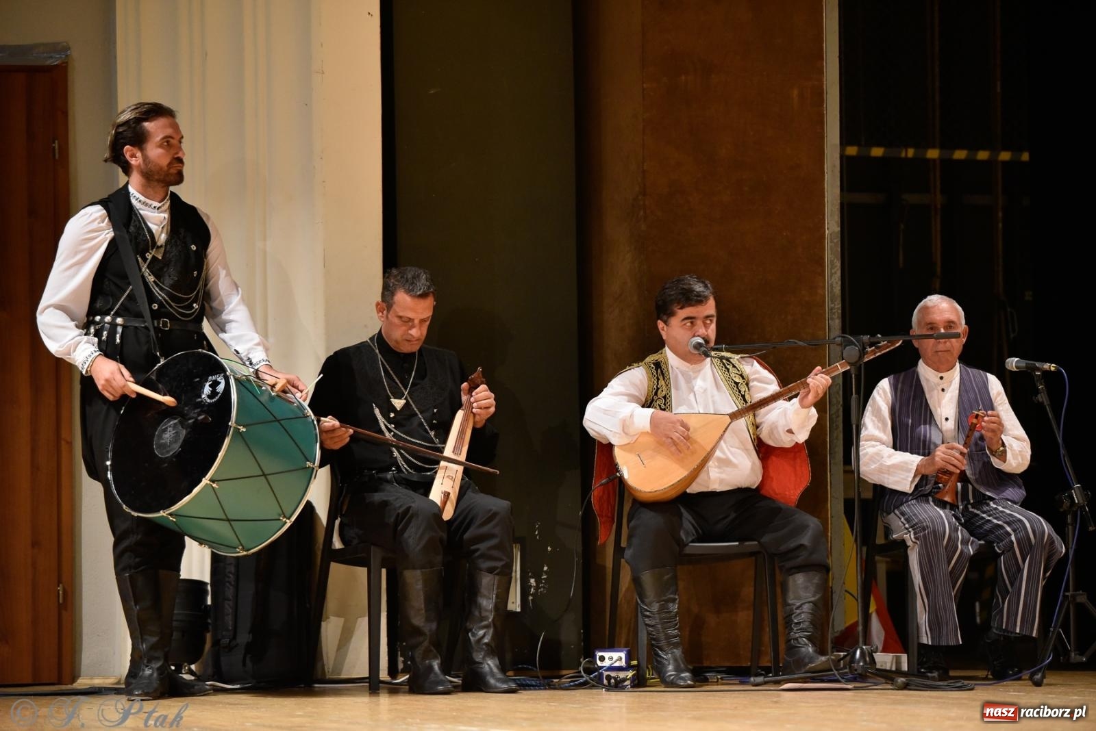 Zdjęcie w galerii na portalu naszraciborz.pl: RCK pełen żywiołów. Zespoły z Ekwadoru, Chile i Turcji w Raciborzu wiadomości z regionu