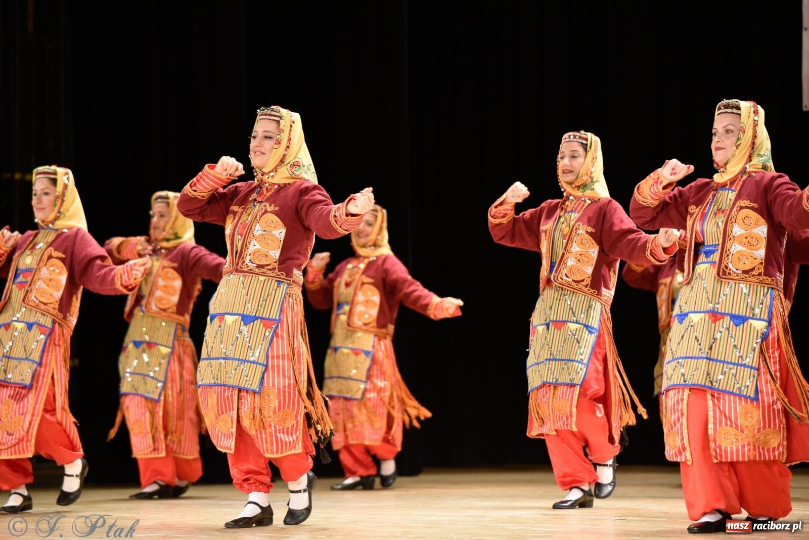 Zdjęcie w galerii na portalu naszraciborz.pl: RCK pełen żywiołów. Zespoły z Ekwadoru, Chile i Turcji w Raciborzu wiadomości z regionu